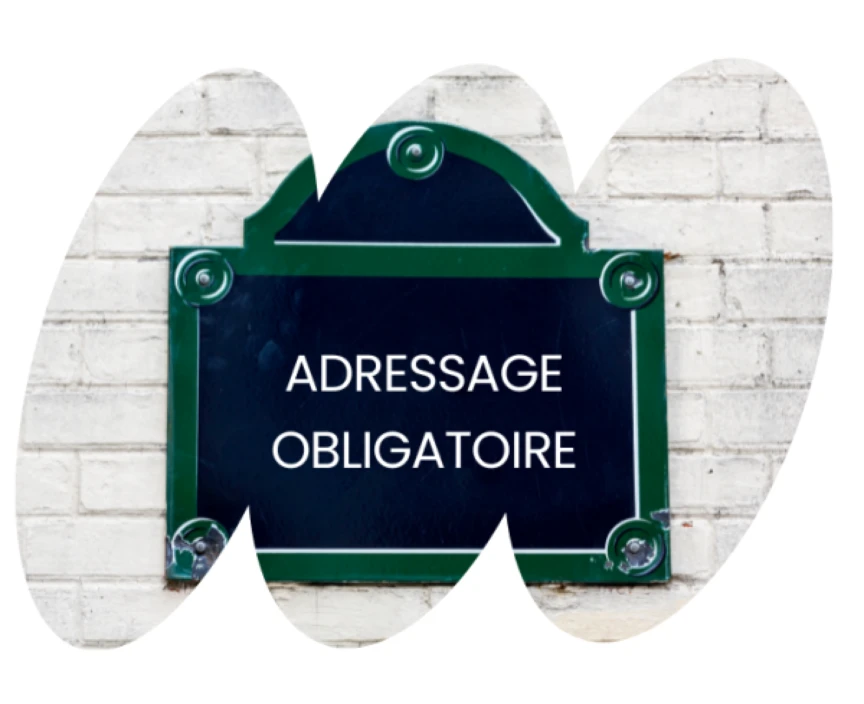 Plaque de rue avec comme inscription : Adressage obligatoire